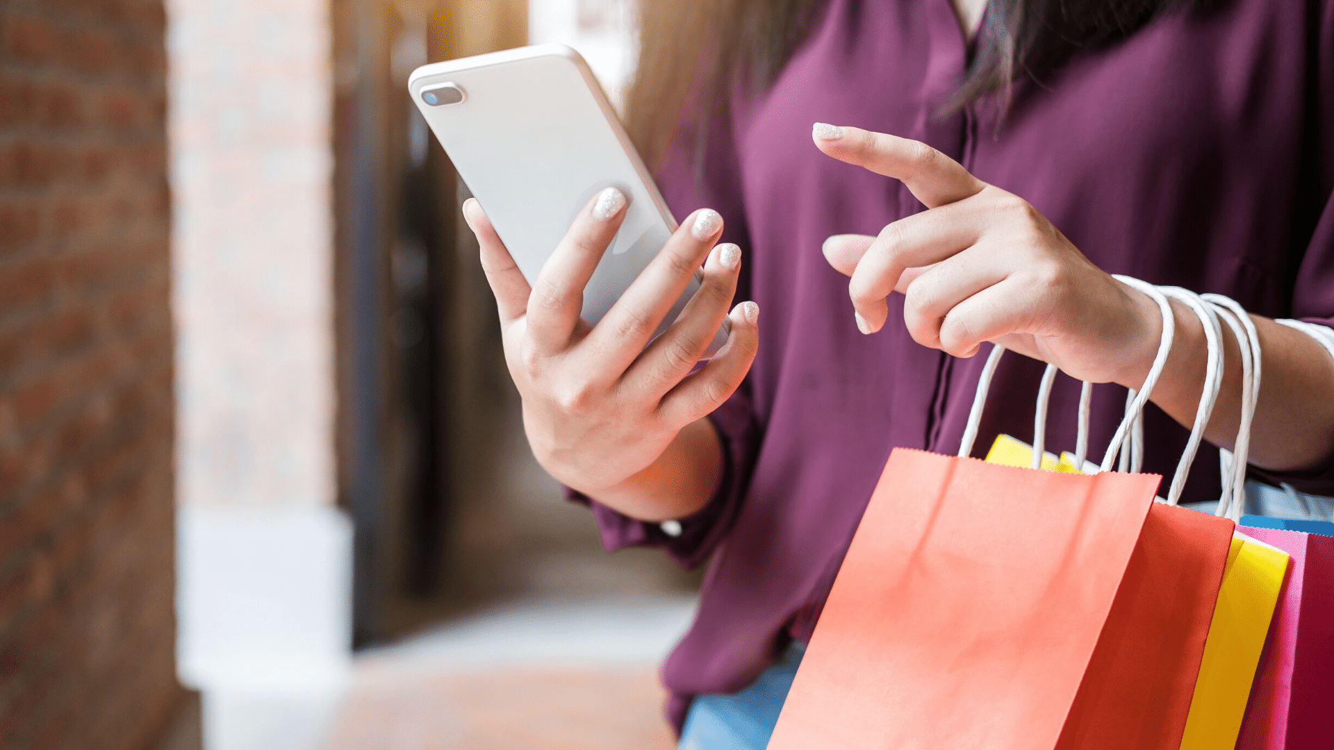 Pros and Cons of Online and Offline Shopping | Condo Living